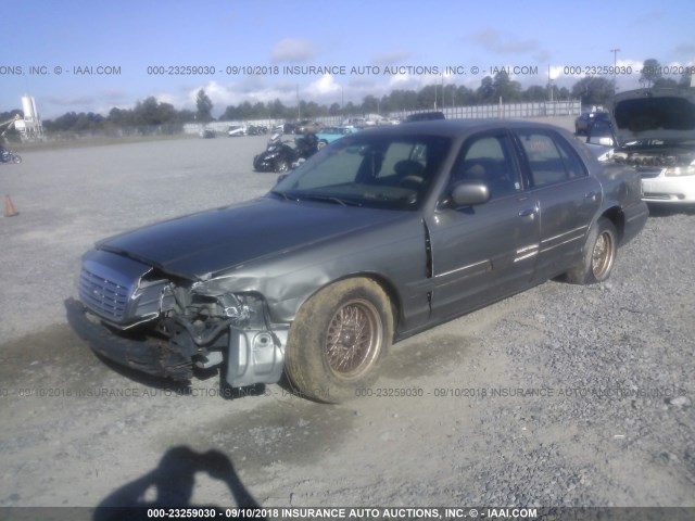 2FAFP74W72X103231 - 2002 FORD CROWN VICTORIA LX/SPORT GRAY photo 2