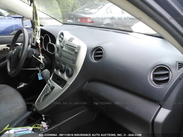 2T1KU40E19C068424 - 2009 TOYOTA COROLLA MATRIX  GRAY photo 5