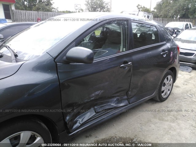 2T1KU40E19C068424 - 2009 TOYOTA COROLLA MATRIX  GRAY photo 6