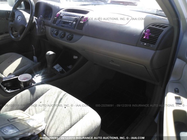 4T1BE32K23U232148 - 2003 TOYOTA CAMRY LE/XLE/SE Ақ фото 5