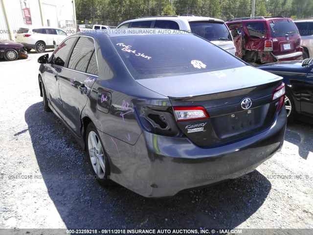 4T1BF1FK9CU013618 - 2012 TOYOTA CAMRY SE/LE/XLE GRAY photo 3