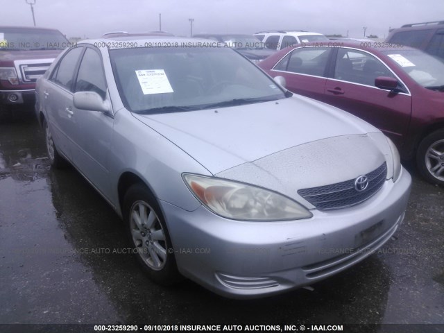 4T1BF30K52U028068 - 2002 TOYOTA CAMRY LE/XLE/SE SILVER photo 1