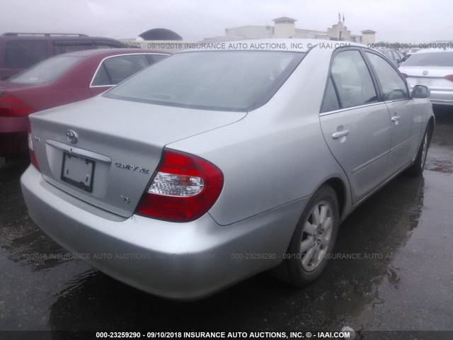 4T1BF30K52U028068 - 2002 TOYOTA CAMRY LE/XLE/SE SILVER photo 4