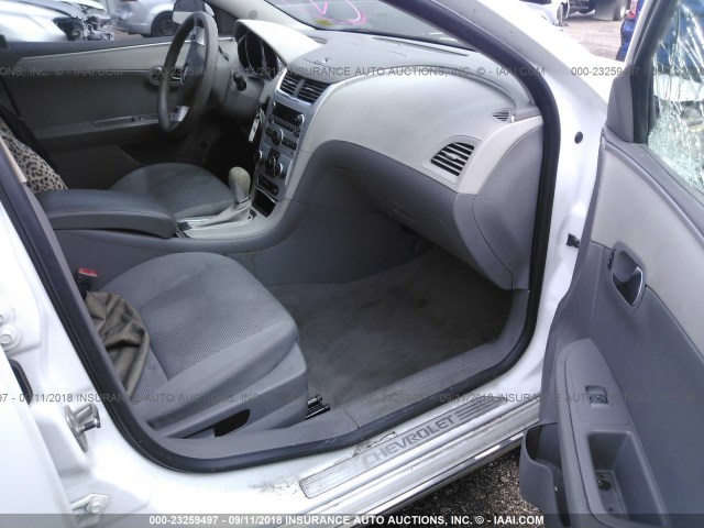 1G1ZC5EB3A4147275 - 2010 CHEVROLET MALIBU 1LT WHITE photo 5