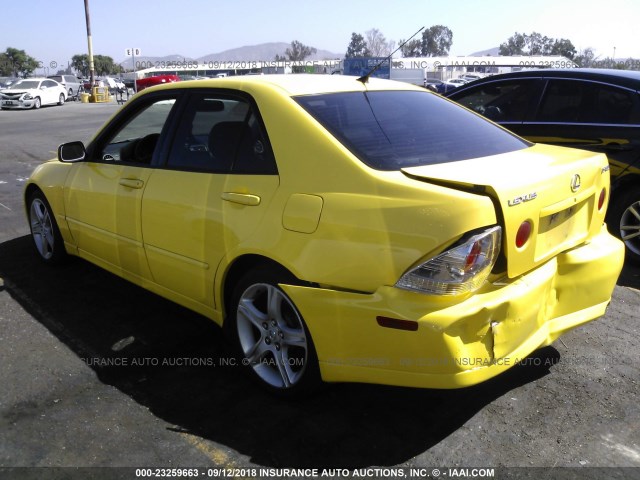 JTHBD192020038157 - 2002 LEXUS IS 300 YELLOW photo 3