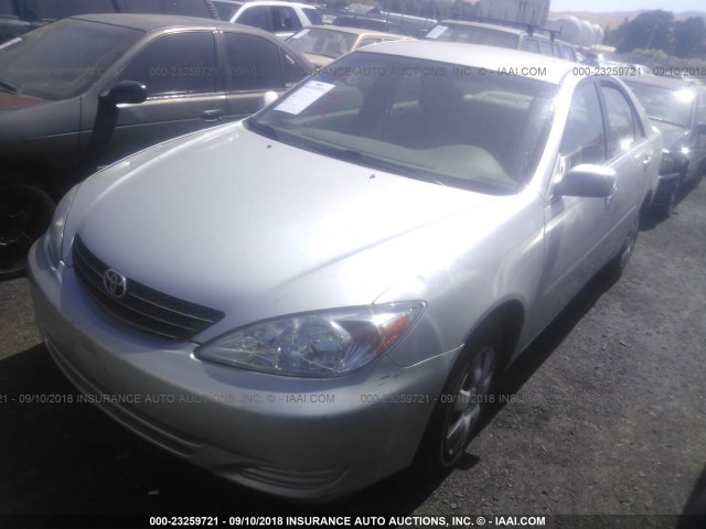 4T1BE30K33U675024 - 2003 TOYOTA CAMRY LE/XLE/SE SILVER photo 2