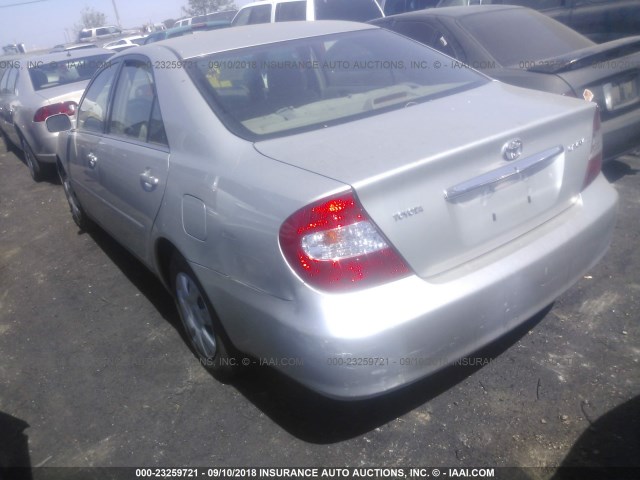 4T1BE30K33U675024 - 2003 TOYOTA CAMRY LE/XLE/SE 银色 照片 3