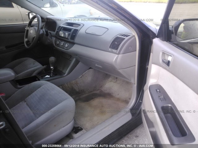 4T1BE32KX5U429801 - 2005 TOYOTA CAMRY LE/XLE/SE 黑色 照片 5