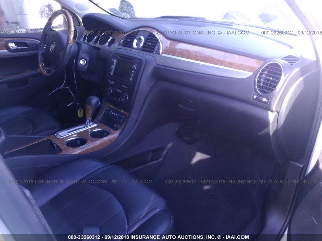 5GAKVBED4BJ173228 - 2011 BUICK ENCLAVE CXL 白色 照片 5