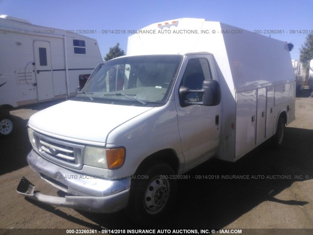 1FDXE45S36DA32083 - 2006 FORD ECONOLINE E450 SUPER DUTY CUTWY VAN WHITE photo 2