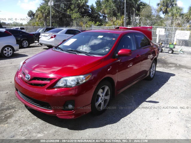 2T1BU4EE5DC102415 - 2013 TOYOTA COROLLA S/LE RED photo 2