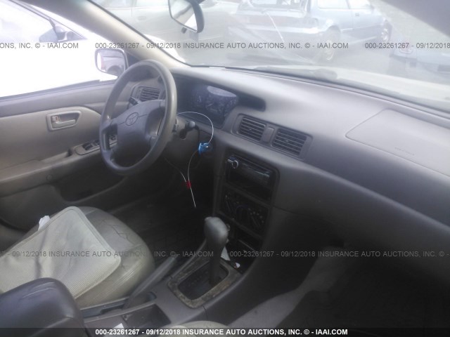 4T1BG22K5WU199784 - 1998 TOYOTA CAMRY CE/LE/XLE 米色 照片 5