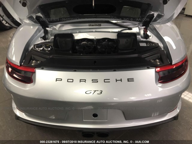 WP0AC2A99JS175194 - 2018 PORSCHE 911 GT3 SILVER photo 10