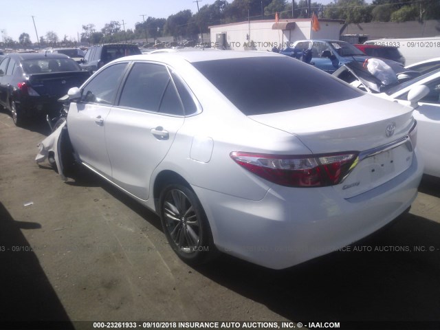 4T1BF1FK0HU801307 - 2017 TOYOTA CAMRY LE/XLE/SE/XSE 白色 照片 3