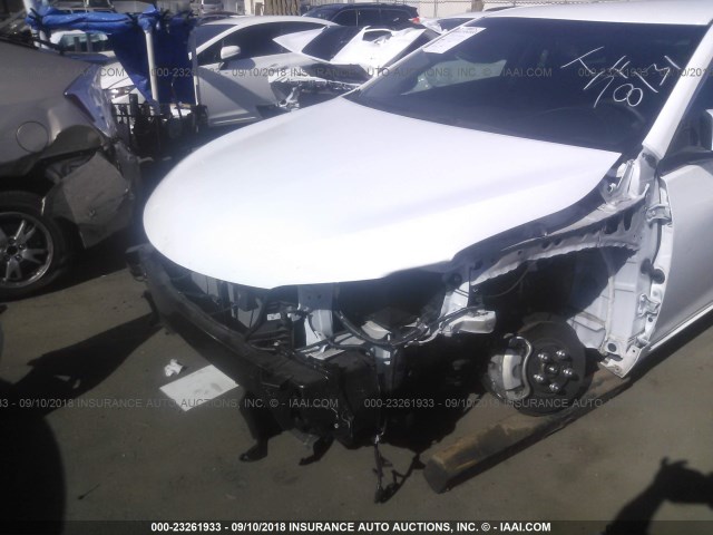 4T1BF1FK0HU801307 - 2017 TOYOTA CAMRY LE/XLE/SE/XSE 白色 照片 6