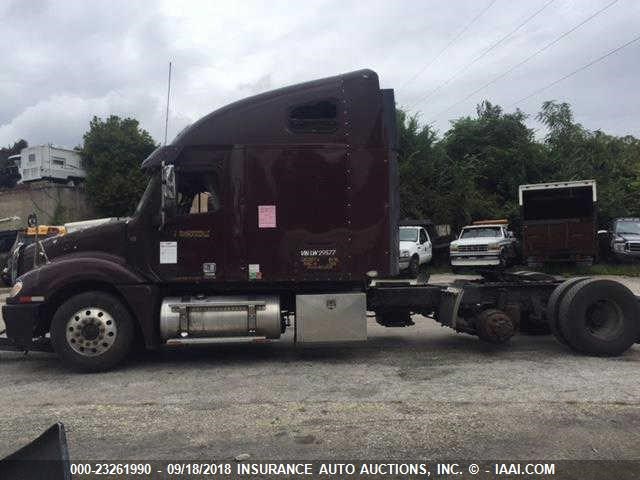 1FUJA6AV06LW29577 - 2006 FREIGHTLINER COLUMBIA COLUMBIA MAROON photo 2