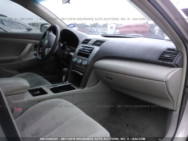 4T1BE46KX9U837706 - 2009 TOYOTA CAMRY SE/LE/XLE თაფლისფერი ფოტო 5
