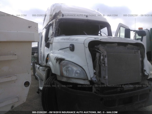 1FUJGLDR2CSBT7312 - 2012 FREIGHTLINER CASCADIA 125  WHITE photo 1