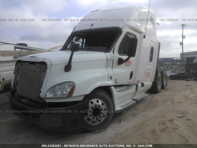 1FUJGLDR2CSBT7312 - 2012 FREIGHTLINER CASCADIA 125  WHITE photo 2