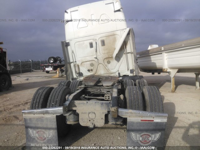 1FUJGLDR2CSBT7312 - 2012 FREIGHTLINER CASCADIA 125  WHITE photo 8