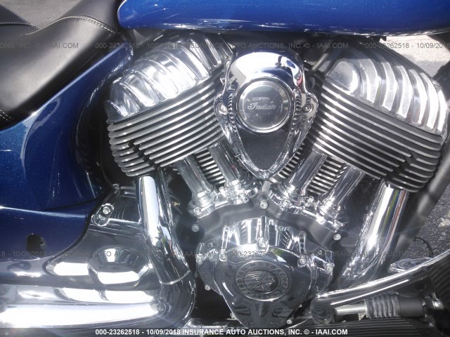 56KTRAAA8H3350710 - 2017 INDIAN MOTORCYCLE CO. ROADMASTER BLUE photo 8