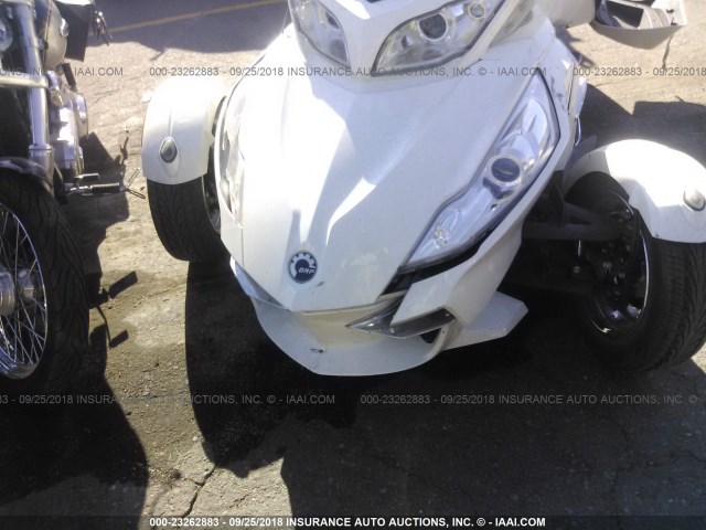 2BXJBDC18BV001875 - 2011 CAN-AM SPYDER ROADSTER RT-LTD WHITE photo 5