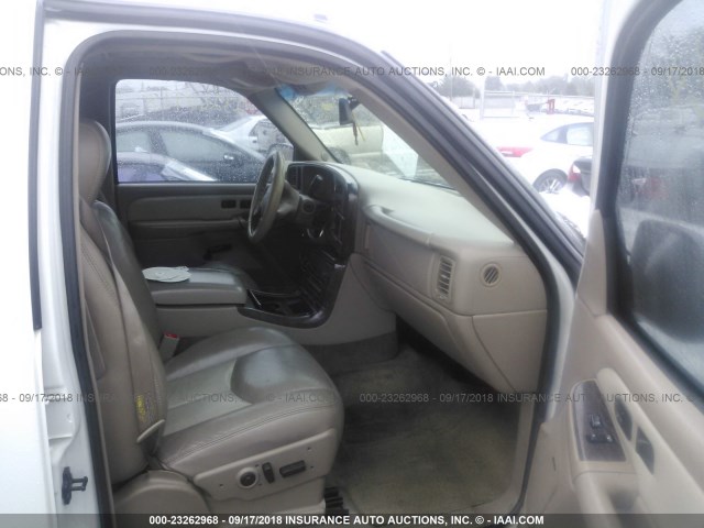 1GKEK63U73J262165 - 2003 GMC YUKON DENALI WHITE photo 5