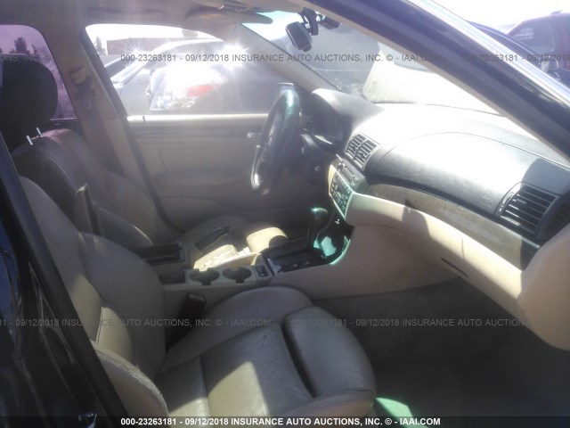 WBAAM5333XFR07082 - 1999 BMW 328 I AUTOMATIC შავი ფოტო 5