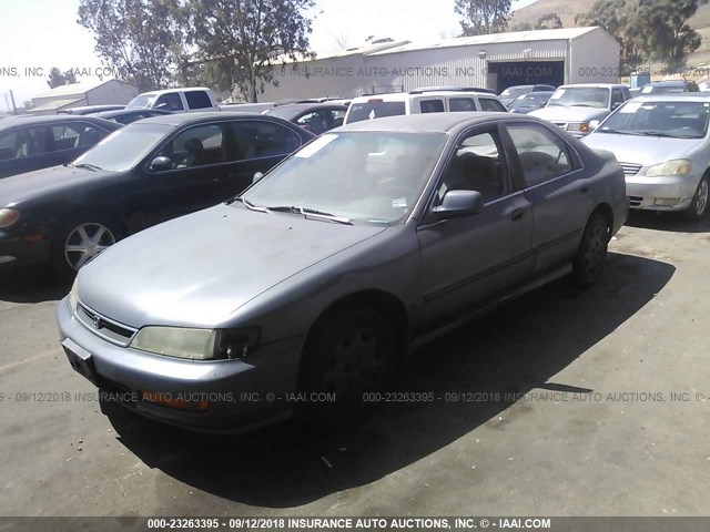 1HGCD5635VA136417 - 1997 HONDA ACCORD LX/EX GREEN photo 2