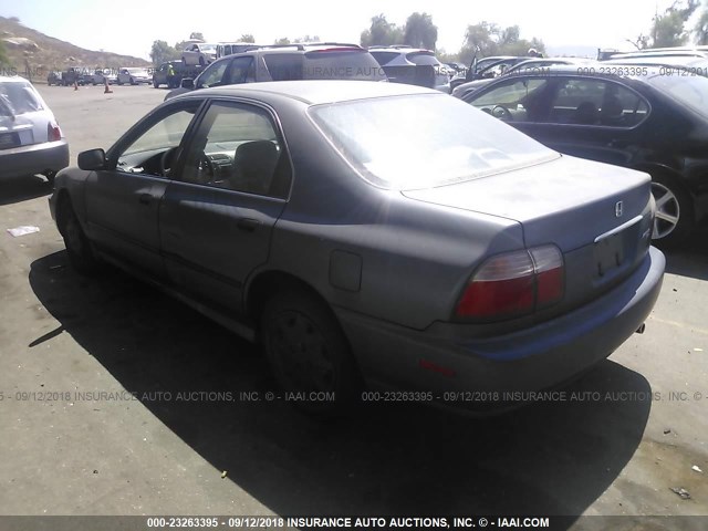 1HGCD5635VA136417 - 1997 HONDA ACCORD LX/EX GREEN photo 3