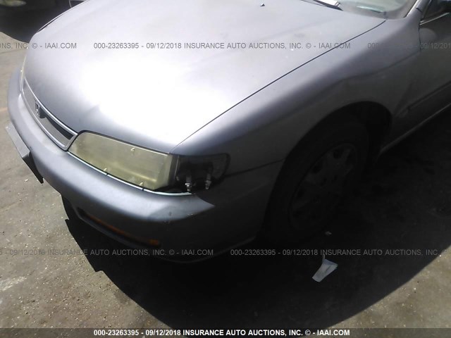 1HGCD5635VA136417 - 1997 HONDA ACCORD LX/EX GREEN photo 6