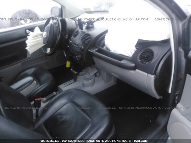 3VWDD21C32M454749 - 2002 VOLKSWAGEN NEW BEETLE GLX 灰色 照片 5