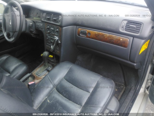 YV1LW5640W2416088 - 1998 VOLVO V70 GLT SILVER photo 5