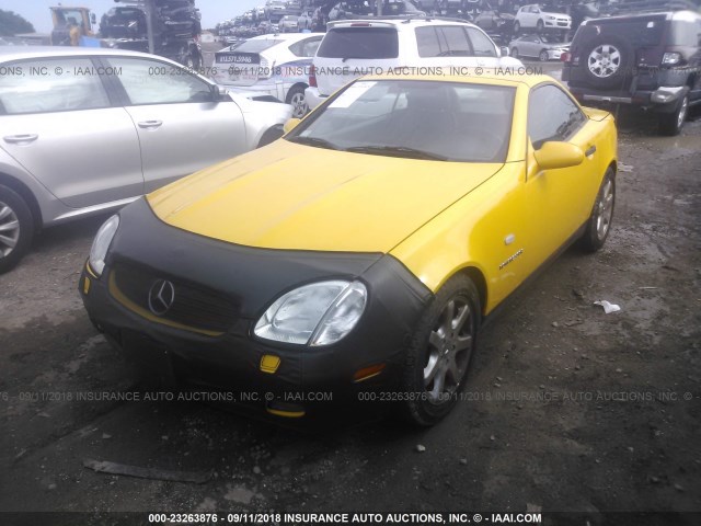 WDBKK47F1XF126894 - 1999 MERCEDES-BENZ SLK 230 KOMPRESSOR YELLOW photo 2