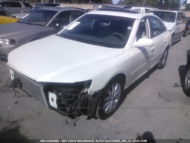 KMHFC46F06A086252 - 2006 HYUNDAI AZERA SE/LIMITED WHITE photo 2