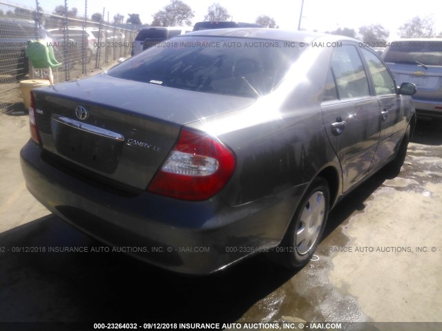 JTDBE32K520061051 - 2002 TOYOTA CAMRY LE/XLE/SE Qəhvəyi foto 4