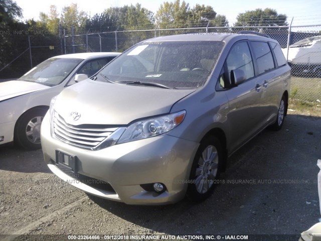 5TDDZ3DCXHS157010 - 2017 TOYOTA SIENNA XLE/LIMITED TAN photo 2