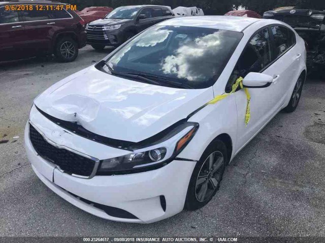 3KPFL4A79JE202784 - 2018 KIA FORTE LX/S WHITE photo 13