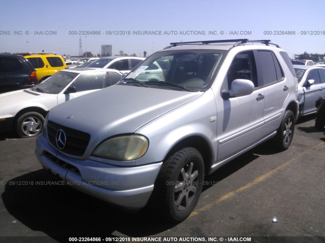 4JGAB72EX1A285152 - 2001 MERCEDES-BENZ ML 430 银色 照片 2