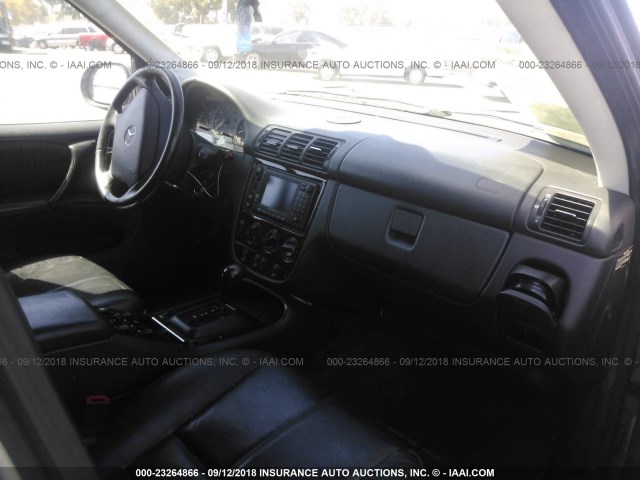4JGAB72EX1A285152 - 2001 MERCEDES-BENZ ML 430 银色 照片 5