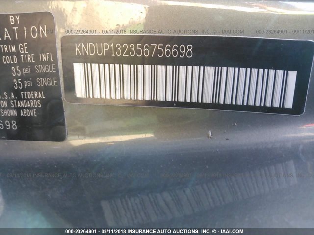 KNDUP132356756698 - 2005 KIA SEDONA EX/LX GRAY photo 9