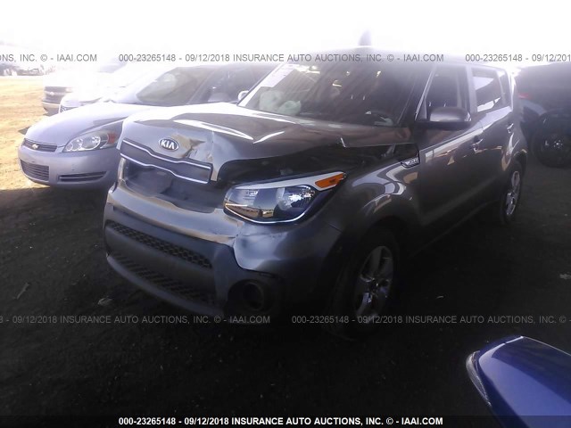 KNDJN2A26J7536395 - 2018 KIA SOUL GRAY photo 2