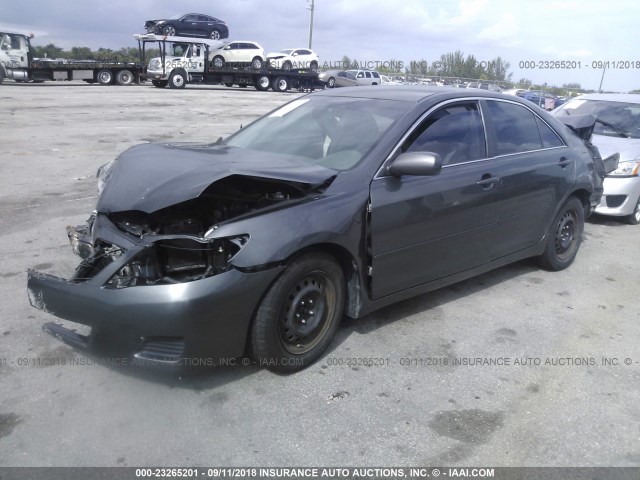 4T4BF3EK2AR034164 - 2010 TOYOTA CAMRY SE/LE/XLE GRAY photo 2