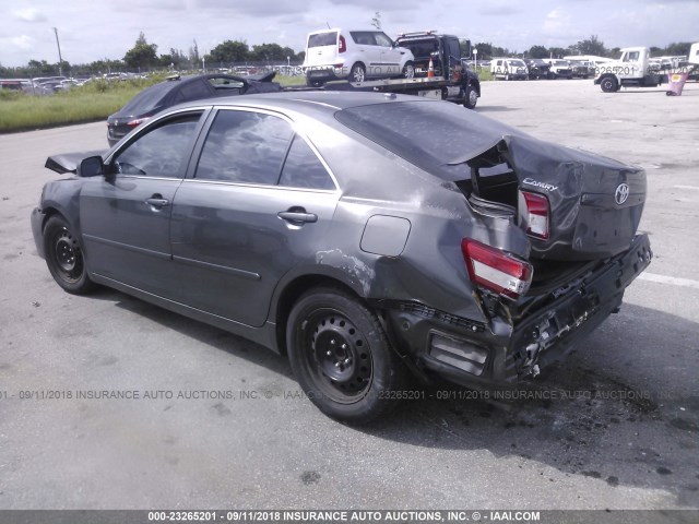 4T4BF3EK2AR034164 - 2010 TOYOTA CAMRY SE/LE/XLE GRAY photo 3