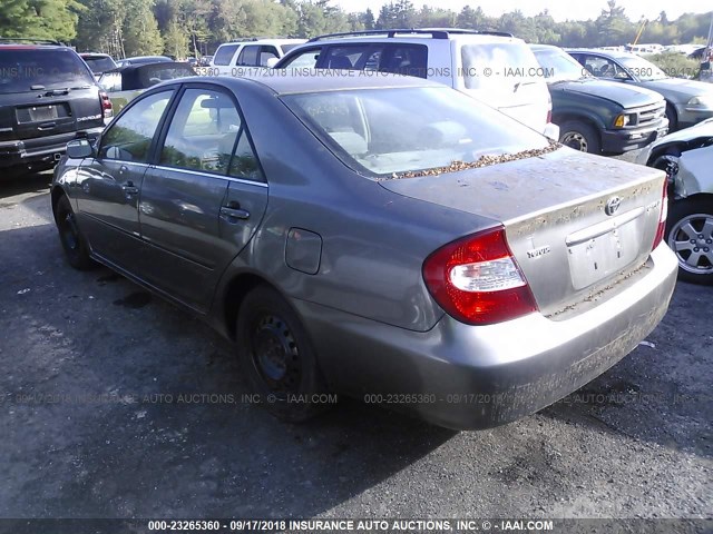 JTDBE32K520080585 - 2002 TOYOTA CAMRY LE/XLE/SE Сұр фото 3
