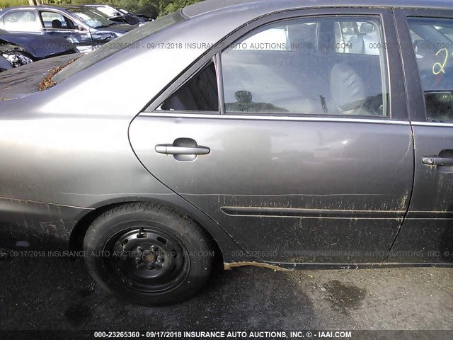 JTDBE32K520080585 - 2002 TOYOTA CAMRY LE/XLE/SE Сұр фото 6