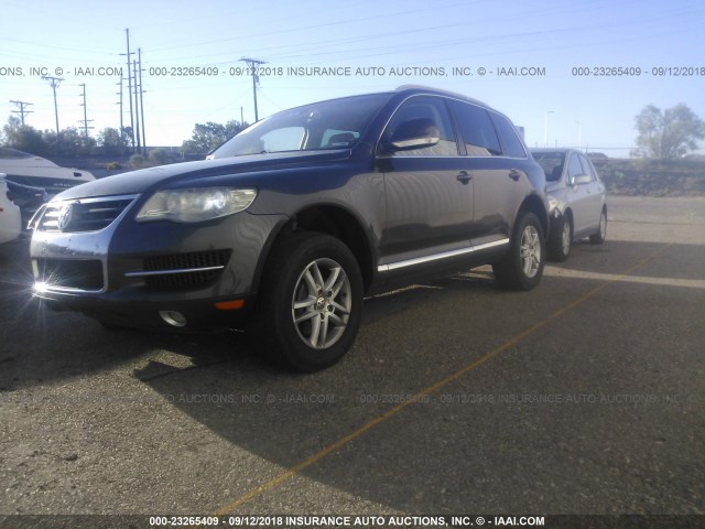 WVGBE77L68D000796 - 2008 VOLKSWAGEN TOUAREG 2 V6 GRAY photo 2