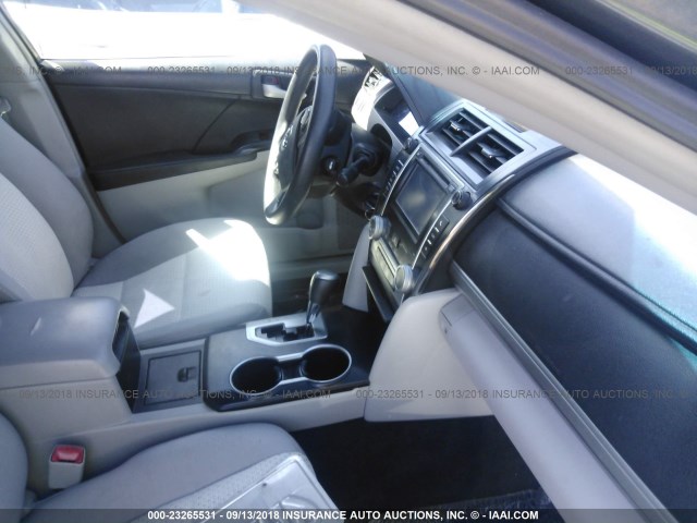 4T1BF1FK9CU090991 - 2012 TOYOTA CAMRY SE/LE/XLE 灰色 照片 5