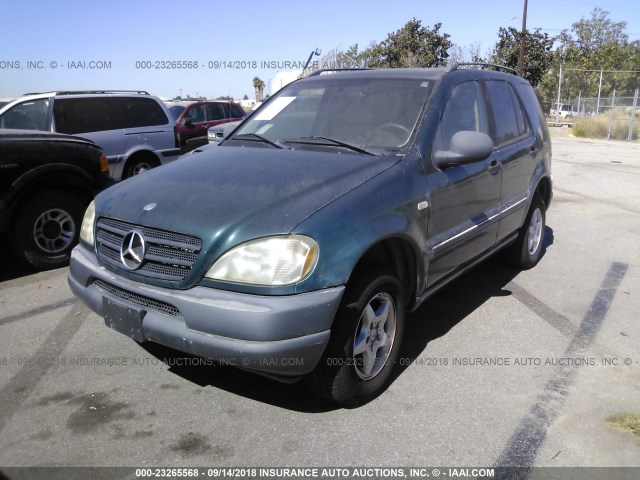 4JGAB54EXXA111611 - 1999 MERCEDES-BENZ ML 320 绿色 照片 2