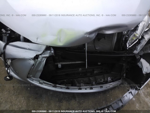 4T1BF1FK6HU778602 - 2017 TOYOTA CAMRY LE/XLE/SE/XSE SILVER photo 6